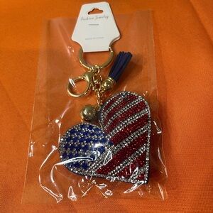 Fashion Jewelry Glittering Heart Keychain with Gold Accents